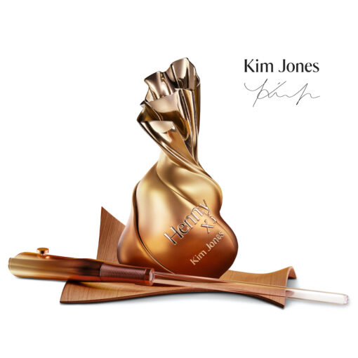 The_Hennessy_XO_Masterpiece_and_fusil_designed_by_Kim_Jones_lappoms-lifestyle-blog-cognac